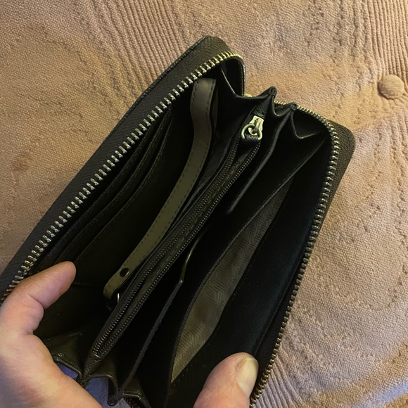 Michael Kors Zip Wallet - Picture 4 of 4